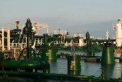 梦见白蛇国际油价周二收高 地缘政治担忧与美元走弱双重支撑